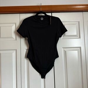 Skims short sleeve bodysuit Brand New